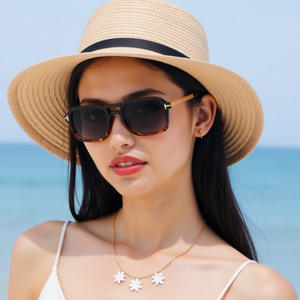 Gafas de sol cuadradas de estilo europeo hechas a medida para mujer, lentes de PC negras, protección UV400, diseño de moda de Instagram - Product Image 4