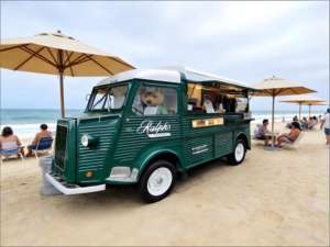 Remorque de cantine mobile étanche à la poussière et aux intempéries IP65 avec équipement monté sur amortisseurs, camion de restauration robuste pour chantier de construction - Product Image 1