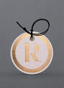 Etiquetas Colgantes Personalizadas para Ropa, Zapatos y Bolsos, con Logotipo de Marca Privada, Papel Blanco Impermeable, Impresión en Dorado y Cuerda - Product Image 6