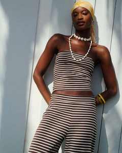 Enyami Sexy Schmal geschnittenes kragen loses Oberteil Lässig gestreiftes farb blockiertes träger loses Oberteil Stilvolle elastische Hose 2-teiliges Set - Product Image 6