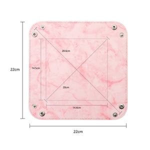 Bandeja Plegable Cuadrada de Cuero PU de Tamaño Mediano para Dados de Juego con Cuatro Esquinas y Espacios para Jugadores de Dados - Product Image 4