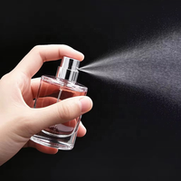 Vente en gros de flacons de parfum carrés en verre de 30 ml, 50 ml, 100 ml, avec logo personnalisé rouge, flacon atomiseur vide avec boîte de luxe et sac en papier