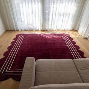 Tapis festonné bordeaux, tapis moderne tufté, tapis minimaliste pour chambre à coucher, tapis rouge vin, tapis à lignes géométriques, décoration contemporaine pour la maison - Product Image 5