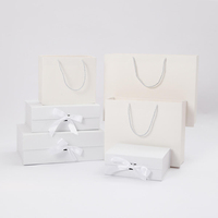 Set Kotak Hadiah Magnetik Biodegradable Mewah Kustom dengan Tas Kertas Seni dan Penutup untuk Kemasan Kosmetik, Pakaian, Lilin, Desain OEM