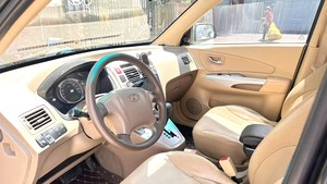 SUV Usato <span class=keywords><strong>Hyundai</strong></span> Tucson 2.0L 4AT LHD 141CV Tetto Apribile Elettrico 6 Airbag SUV Compatto Spazioso <span class=keywords><strong>Auto</strong></span> Usata Affidabile per Esportazione - Product Image 4