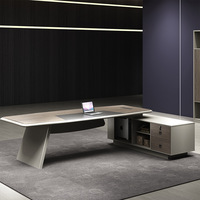 Bureau de direction élégant en forme de L, finition bois, bureau de direction avec armoire de rangement latérale, bureau de patron pour bureau d'entreprise