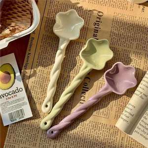 Cuchara de cerámica con forma de estrella retorcida, color sólido, creativa, para café, postres, fiestas, estilo moderno - Product Image 4