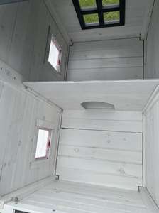 Casa para gatos elevada de madera resistente a la intemperie con balcón para gatos y perros pequeños - Product Image 6