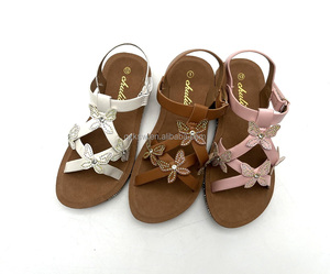 Precio barato de fábrica nueva llegada bonito diseño de flores OEM logotipo personalizado inyección de PVC suela plana zapatos para niños sandalia para niñas - Product Image 5