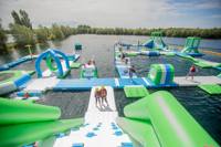 Obstacles aquatiques gonflables personnalisés, équipement d'amusement flottant, méga île flottante, aire de jeux gonflable pour le plaisir aquatique des adultes