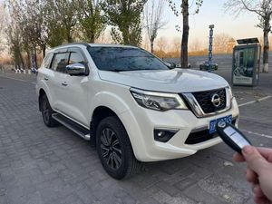 2018 Nissan <span class=keywords><strong>Tuda</strong></span> 2.5 Allradantrieb Hochwertige Ausstattung Linkslenker Dunkler Innenraum Ledersitze R18 Reifen Automatik SUV - Product Image 2