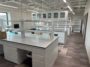 Modern laboratuvar mobilyası haddeleme laboratuvar masaları ayarlanabilir yükseklik öğrenciler için kimyasal fenolik reçine laboratuvar bankları - Product Image 4