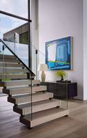 Escalier droit moderne au design nouveau avec marches en bois et structure métallique pour la décoration intérieure
