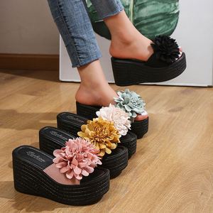 2025 estate nuovo <span class=keywords><strong>tacco</strong></span> da donna <span class=keywords><strong>con</strong></span> una parola fiore <span class=keywords><strong>pantofole</strong></span> fresche da donna - Product Image 1