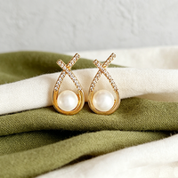Boucles d'oreilles fines en perles, clous d'oreilles de mariée, perles d'eau douce rondes, lustrées, intemporelles, bijoux en cuivre plaqué or pour femmes