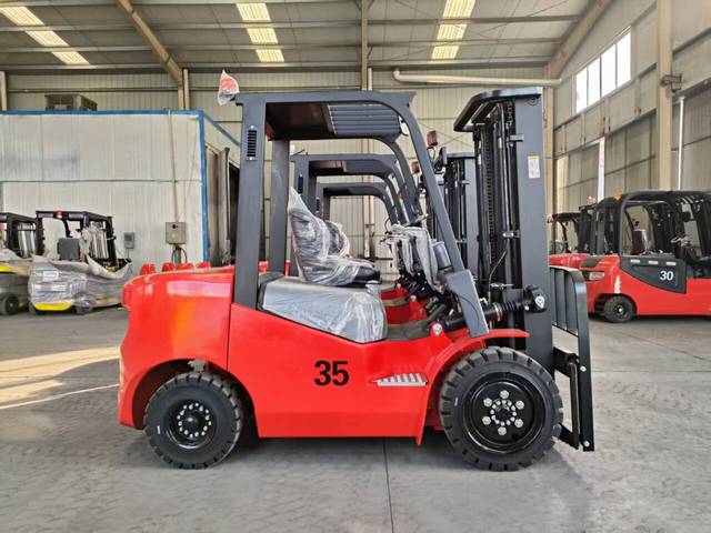 High-Performance Forklifts HE-339