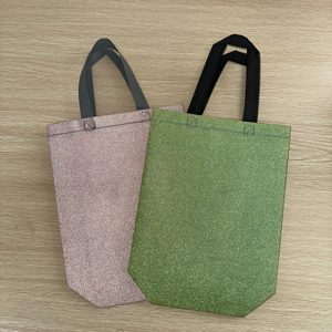 Bolsa de Compras Personalizada de Tela No Tejida con Recubrimiento de Película Laminada con Purpurina - Product Image 2