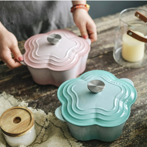 Olla Holandesa de Hierro Fundido Esmaltado con Forma de Flor de Gran Capacidad - Olla Profunda para Guisos y Preparación de Sopas para Cocina Casera - Product Image 1