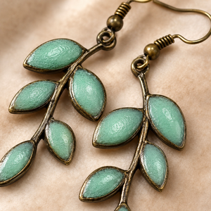 Orecchini Boho Verde Menta a Forma di Foglia Luminosi al Buio, Gioielli di Moda per Donne - Product Image 4