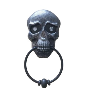 Sonaglio per Porta a Forma di Zucca di Halloween Luminoso, Campanello Parlante Spaventoso con Voce di Ragno, Funzionamento a Batterie AAA, Resistente per Uso Interno/Esterno - Product Image 1