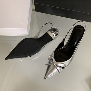 Sandales à talons hauts rouges pour femmes, style européen et américain, à bout pointu, avec fermeture à bouton, pour l'été et l'automne - Product Image 3