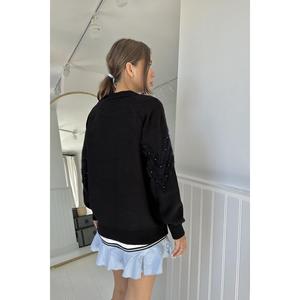 เสื้อสเวตเตอร์ถักสีดำผู้หญิงแขนยาวลำลองป้องกันขนร่วงตกแต่งด้วยลูกปัดลายซิกแซก - Product Image 1