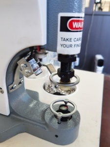 DS-818 Computer <span class=keywords><strong>Servo</strong></span> Elektrische Drukknoop Bevestigen <span class=keywords><strong>Machine</strong></span> Knop Naaimachine - Product Image 4