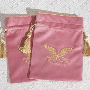 Sac d'emballage brodé personnalisé rose velours parfum rouge à lèvres avec pompon luxe faveur de mariage cadeau bijoux poussière pochette en velours - Product Image 2