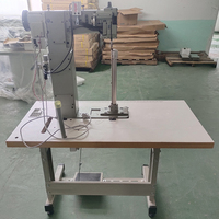 Machine à coudre électrique à colonne haute à une aiguille avec mécanisme d'alimentation manuel et moteur intégré, idéale pour les bottes et les chapeaux de paille