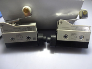 En stock Nouveau interrupteur de fin de course D4MC-2020/2000/<span class=keywords><strong>1000</strong></span>/3030 Haute qualité Garantie d'un an - Product Image 1