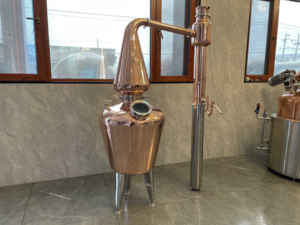 Destilador de Olla de Cobre CE de 100L, Varilla de Calentamiento Eléctrico, Equipo de Destilación de Whisky Brandy Craft Moonshine Spirit Production - Product Image 2