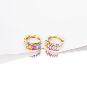 Joyería CM <span class=keywords><strong>de</strong></span> Moda Aretes Tipo Huggie <span class=keywords><strong>de</strong></span> Latón con Zirconia Bañados en Oro <span class=keywords><strong>de</strong></span> 18K, Aretes <span class=keywords><strong>de</strong></span> Aro Pequeños y Elegantes <span class=keywords><strong>de</strong></span> Oro Laminado con Piedra <span class=keywords><strong>de</strong></span> Color - Product Image 1