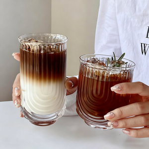 Verres ondulés réutilisables créatifs pour la bière, le jus, le café glacé de Noël – Tasse à boire élégante en forme de U à rayures, anti-fuite - Product Image 6