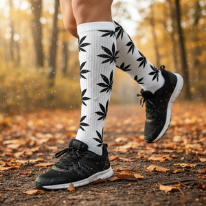 Calcetines Deportivos Blancos con Patrón de Hojas de Mari, Logotipo Personalizable Bordado, Técnicos, Antibacterianos, Absorbentes de Sudor para Atletas de Otoño - Product Image 3