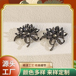 Broche de flor para mujer, diseño de corsage para fiesta, con engaste de garra de aleación de zinc negra - Product Image 5