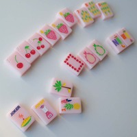 Pastelroze tropisch fruit Amerikaanse Mahjong-set Melkachtig roze gelei Acryl Aardbei Kers Ananas Banaan Patroon Laserprint