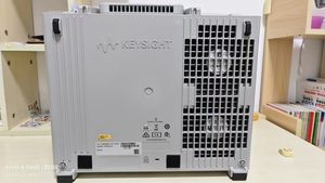 Oscilloscope haute définition Keysight (Agilent) MSOS404A: 4 GHz, 4 canaux analogiques plus 16 canaux numériques - Product Image 2