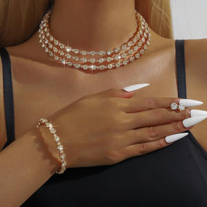 Elegante Conjunto de Joyería Nupcial de Cristal y Pedrería Plateado con Engaste de Garra, Collar, Pendientes y Pulsera con Diseño de Estrellas, Sol y Luna - Product Image 2