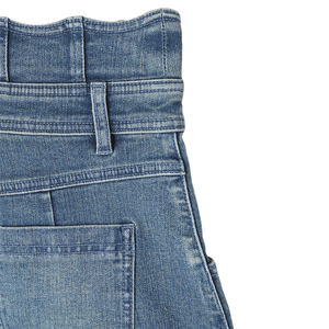 Shorts in denim da donna a vita alta con <span class=keywords><strong>doppio</strong></span> <span class=keywords><strong>bottone</strong></span>, orlo arrotolato e taglio a trapezio - Product Image 2