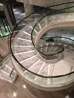 Escalier en colimaçon sculptural moderne de luxe PRIMA, escalier intérieur personnalisé pour villa