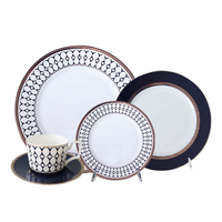 Ensemble de dîner de mariage direct de l'usine ensemble de vaisselle en porcelaine d'os fin de Offre Spéciale design de marque classique bleue ensemble d'assiettes de banquet
