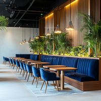 Meubles modernes pour café-restaurant Ensembles table et chaises carrées en bois Banquette longue personnalisée pour pizza restaurant en velours bleu