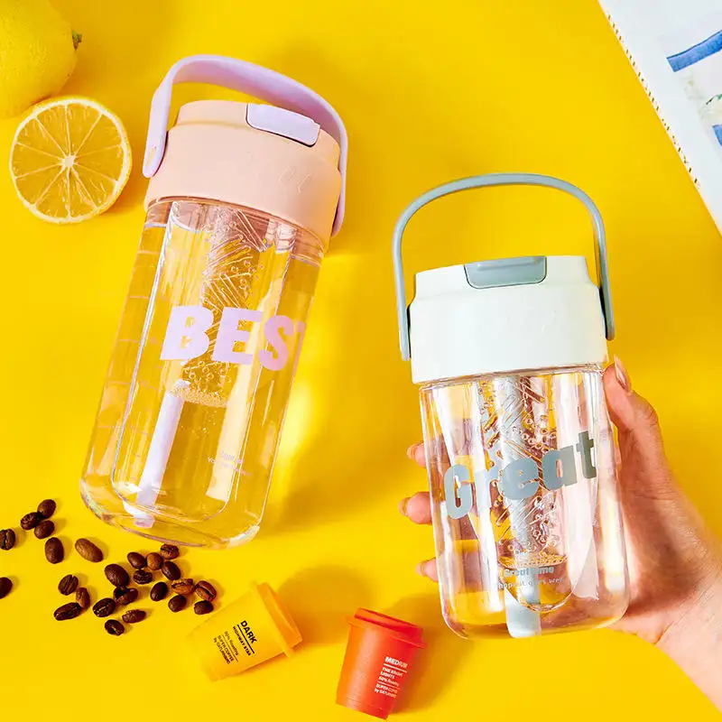 Penjualan terlaris 2024 600ml 800ml botol air perempuan plastik lucu bebas BPA bening portabel grosir dengan pegangan botol Filter sedotan