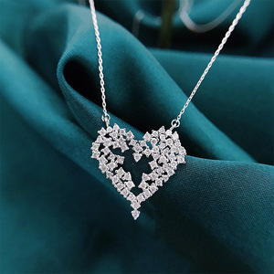 Collana Lunga con Ciondolo a Cuore per Donne, Stile Pavé Scintillante, Gioielli alla Moda per Uso Quotidiano, Regalo - Product Image 2