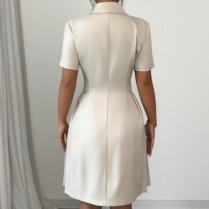 เดรสแฟชั่นผู้หญิงคอลเลคชั่นใหม่รับซัมเมอร์ สีพื้น แขนสั้น กระชับเอว ติดกระดุมสองแถว - Product Image 6