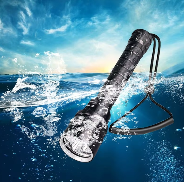 Professional IP68 Waterproof T6 LED Diving Flashlight 2000Lumens for Night Diving and Spearfishing for Sea Swimming