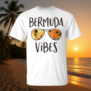 Camiseta Bermuda Vibes Tropical Island con estampado de palmeras y puesta de sol y gafas de sol - Product Image 3