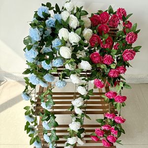 Guirnalda de flores de seda artificial para colgar en la pared, para decoración de bodas y hogar, en colores rojo oscuro, blanco, azul y rosa. - Product Image 1