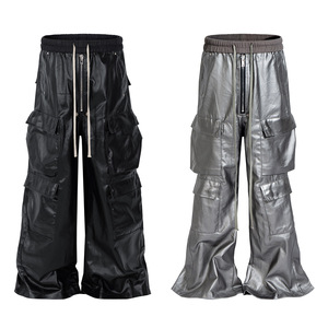 <span class=keywords><strong>Pantaloni</strong></span> Cargo da <span class=keywords><strong>Uomo</strong></span> LEDUO in <span class=keywords><strong>Ecopelle</strong></span> Metallizzata Lucida, Gamba Larga, Stile Streetwear con Tasche Multiple, Vita con Coulisse e Chiusura a Cerniera - Product Image 3