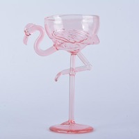 Gobelet Flamant Rose Créatif en Verre Sans Plomb Résistant à la Chaleur Coupe à Martini Design Classique Couleur Rose Vin Capacité 200ml pour Fête Bar
